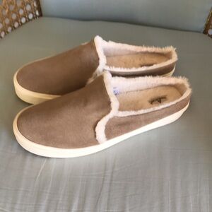 Staheekum stone suede faux fur slip on mules, slippers comfy soft cozy size 9